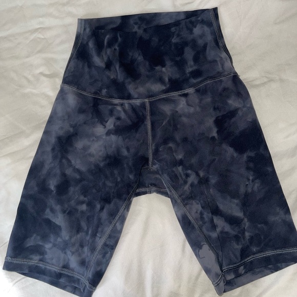 Lulu lemon shorts, 8inch, high rise. - Picture 2 of 4